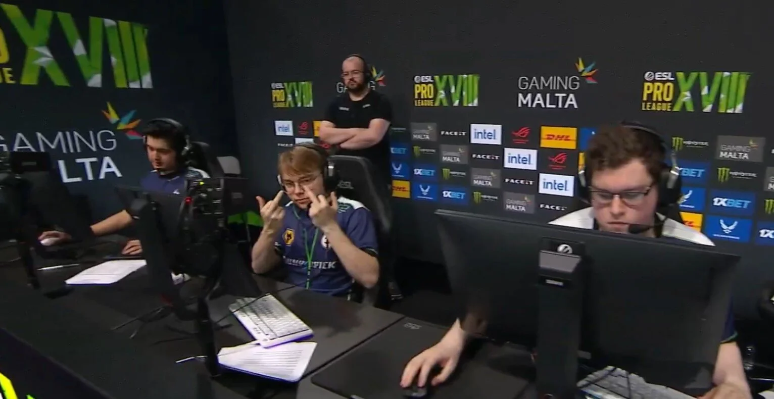 HexT showed his middle finger to the camera after winning a round at ESL Pro League Season 18