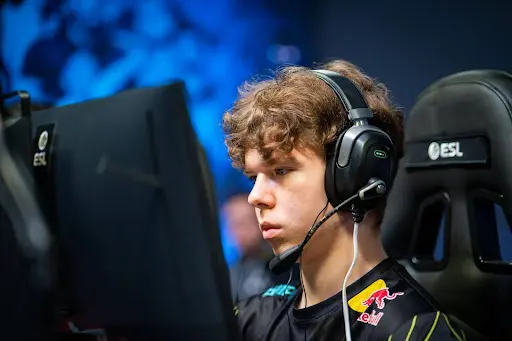 Danylo "headtr1ck" Valitov 
