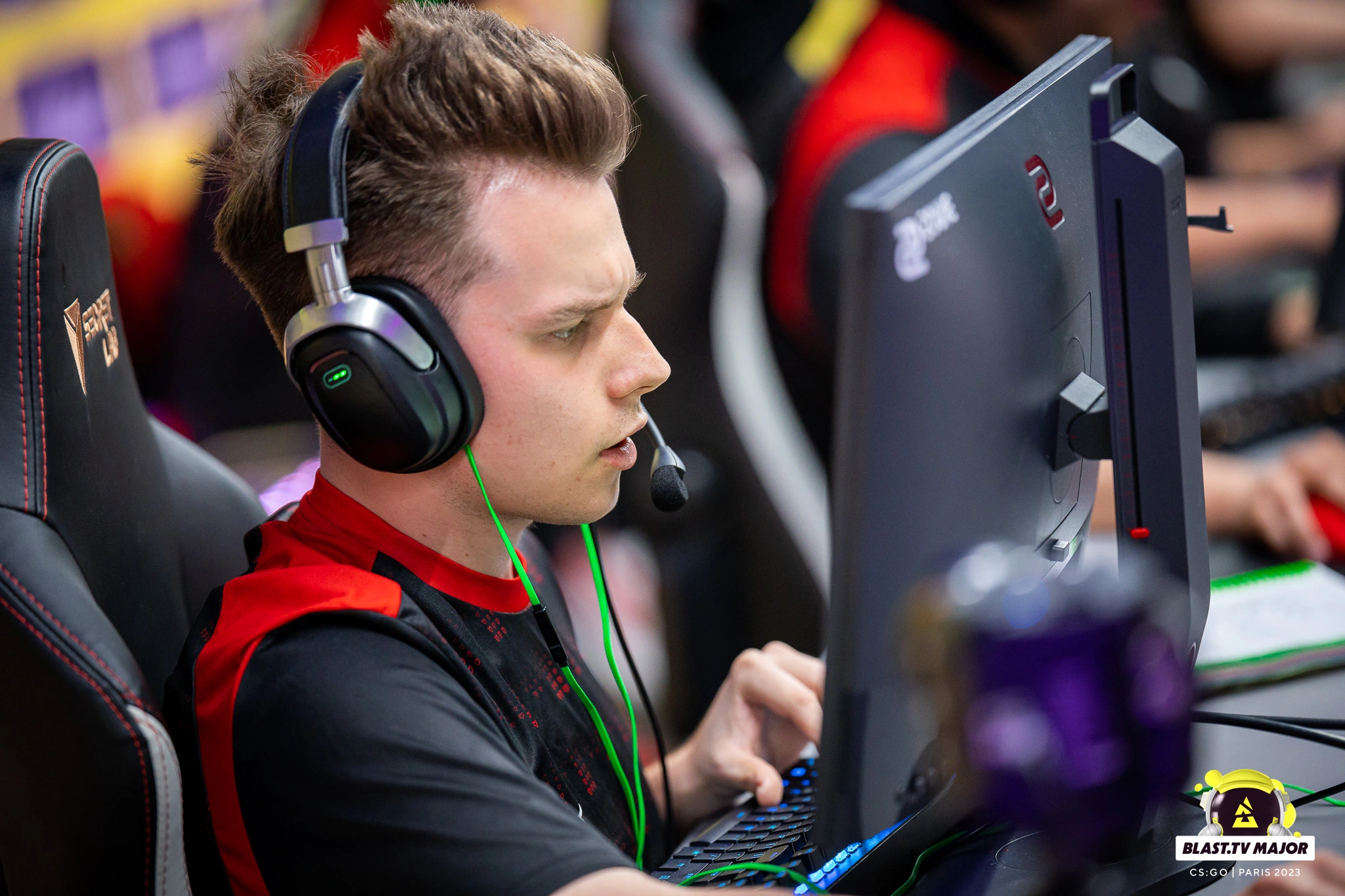 Sneaky Shadows: Embrace Your Inner CSGO Lurker