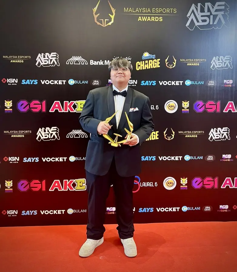 Khalish "d4v41" Rusyaidee com o Prêmio de Jogador de FPS do Ano 2023