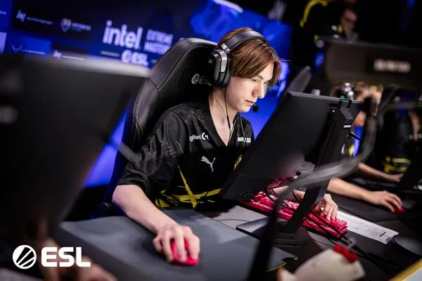 © This photo is copyrighted by ESL