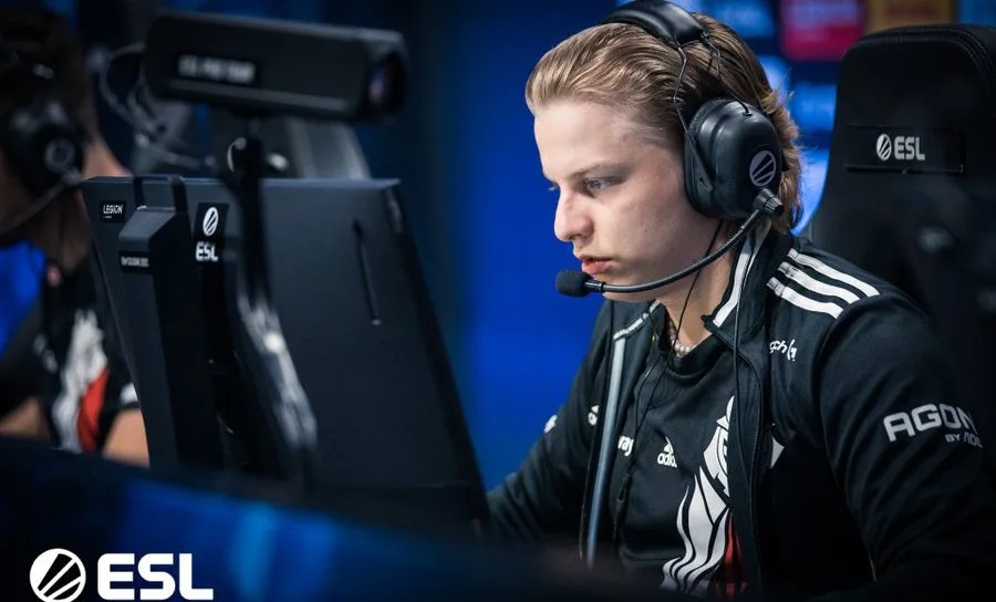 © This photo is copyrighted by ESL 