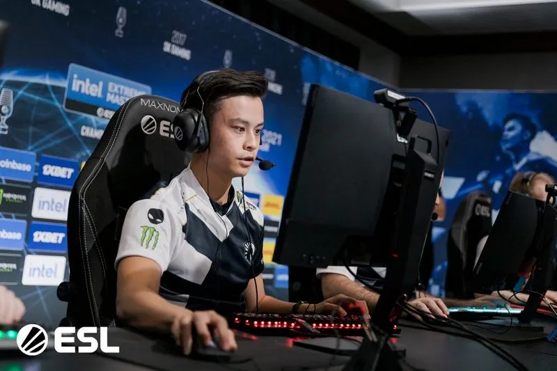 © This photo is copyrighted by ESL.