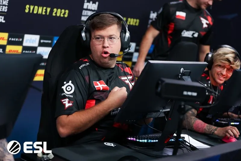 © This photo is copyrighted by ESL.
