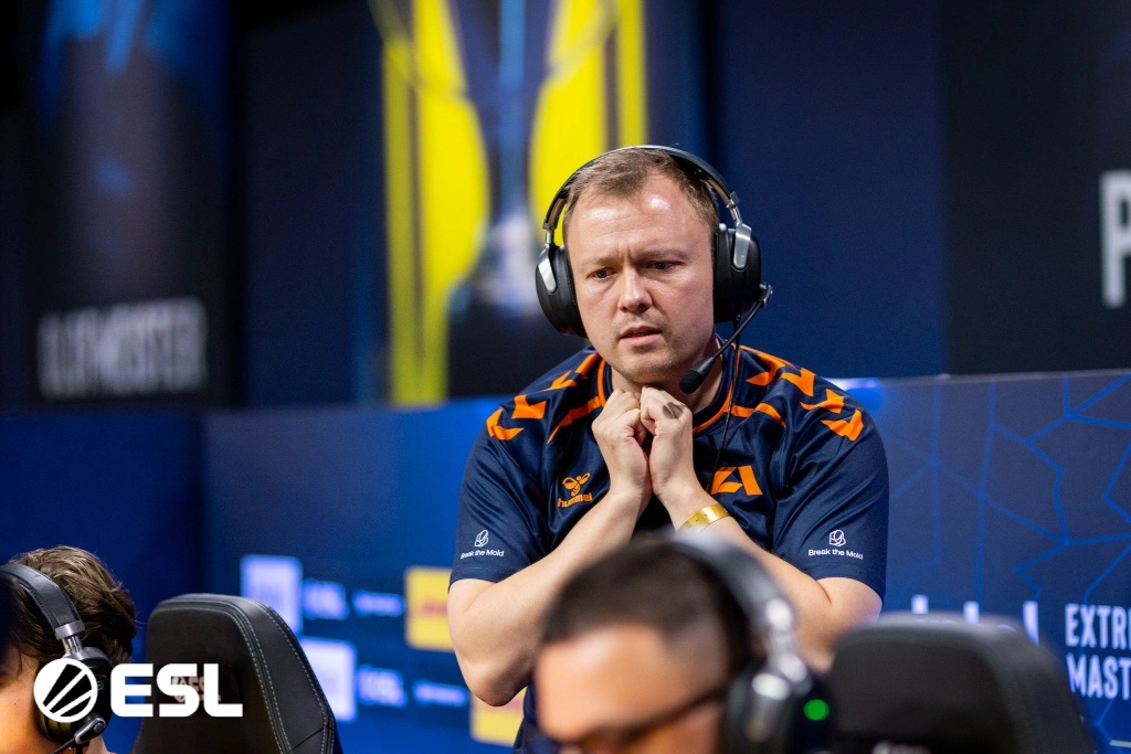 © This photo is copyrighted by ESL.