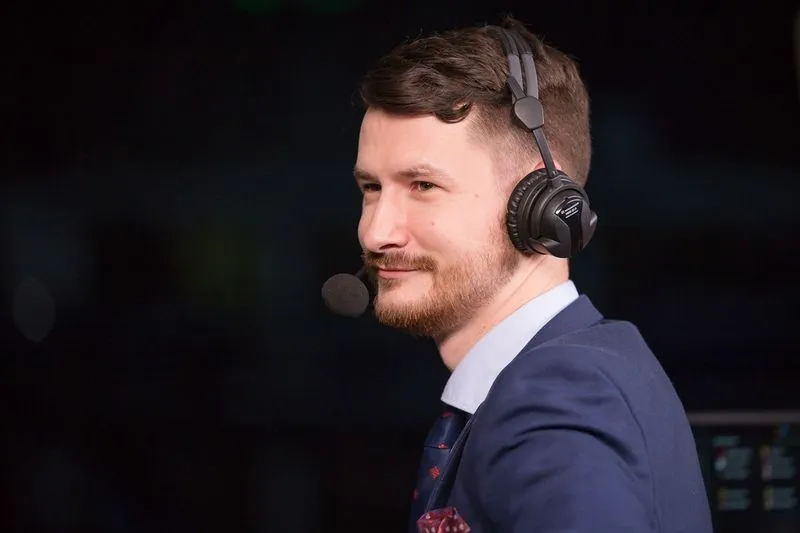 Lacoste один из аналитиков на DreamLeague Season 24. (Изображение через&nbsp;Dominik Stipic)