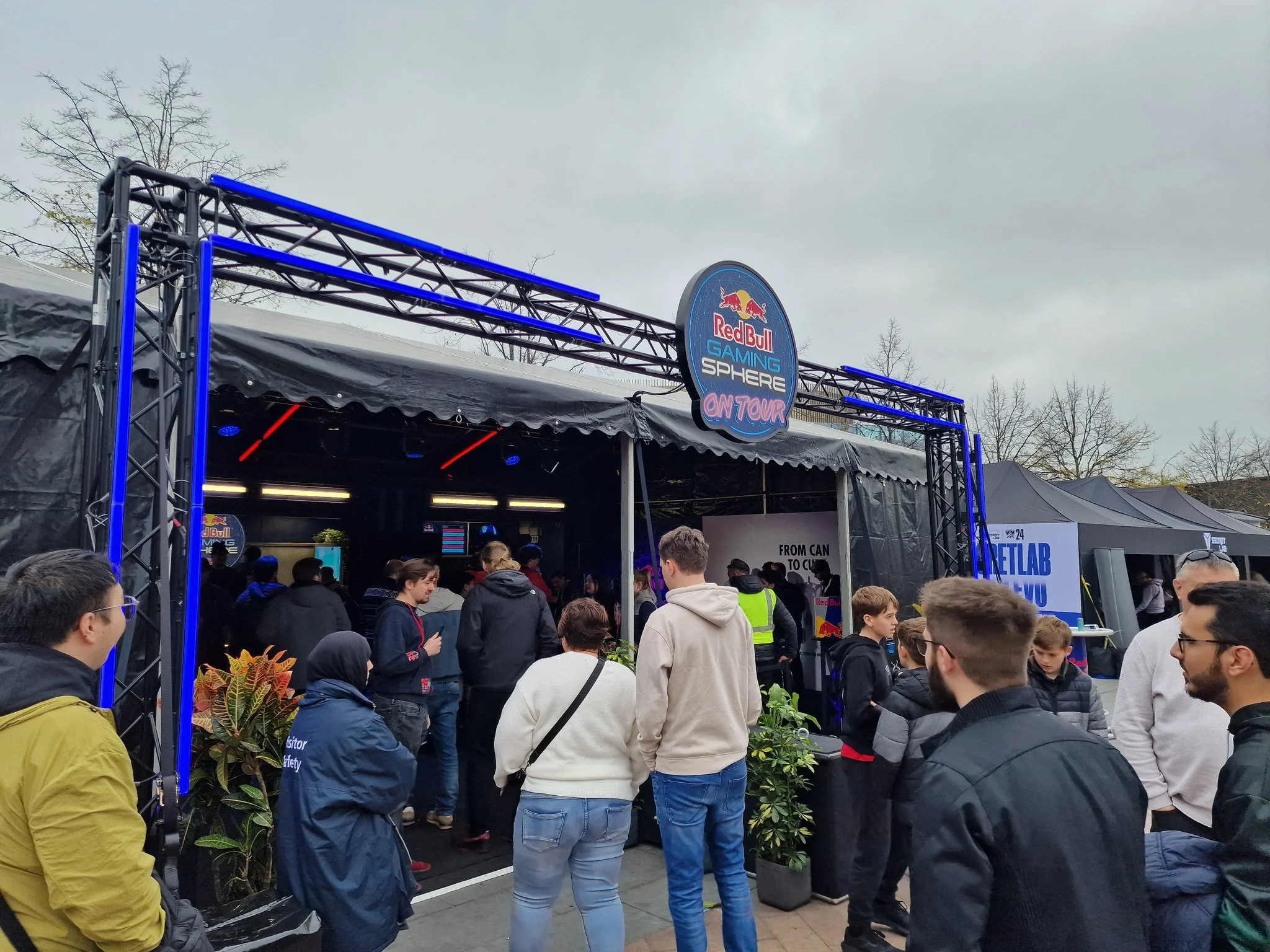 Meet your favorite Fnatic players at the Red Bull Gaming Sphere! Image by bo3.gg<br>