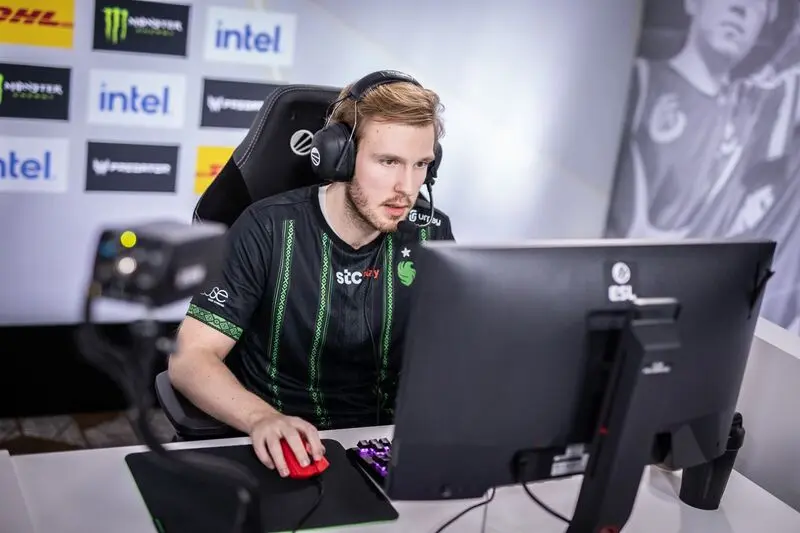 Cr1t từ Team Falcons Credit: ESL