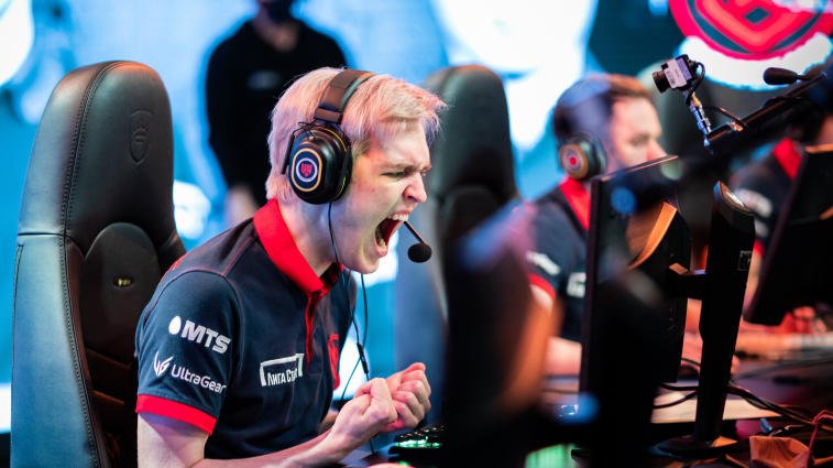 Gambit advance to the lower bracket final