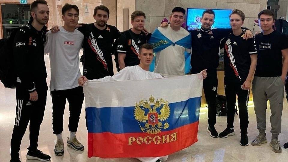 Photo of G2 with the Russian flag