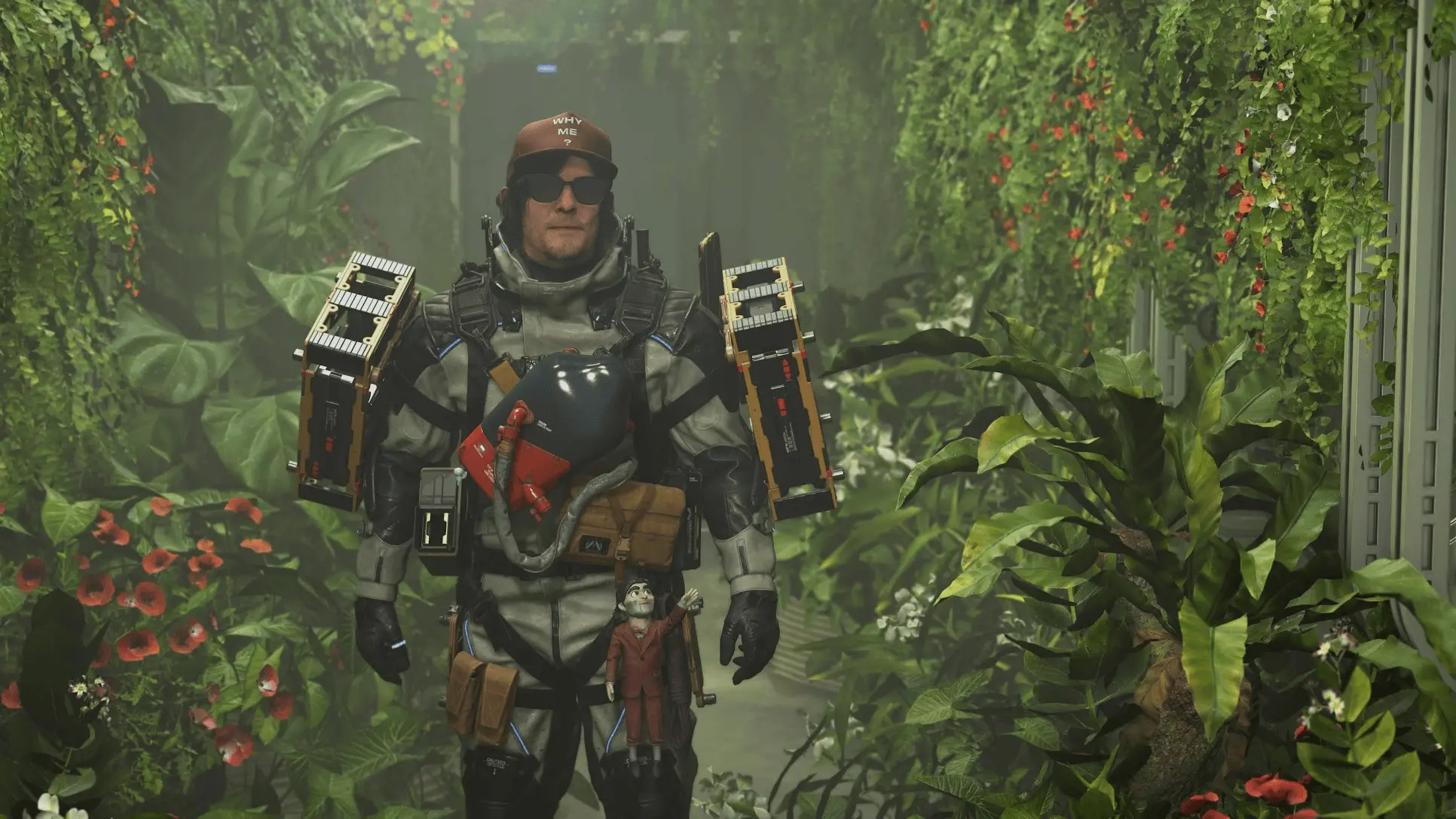 Sam Porter en&nbsp;Death Stranding 2 con una bolsa de sangre