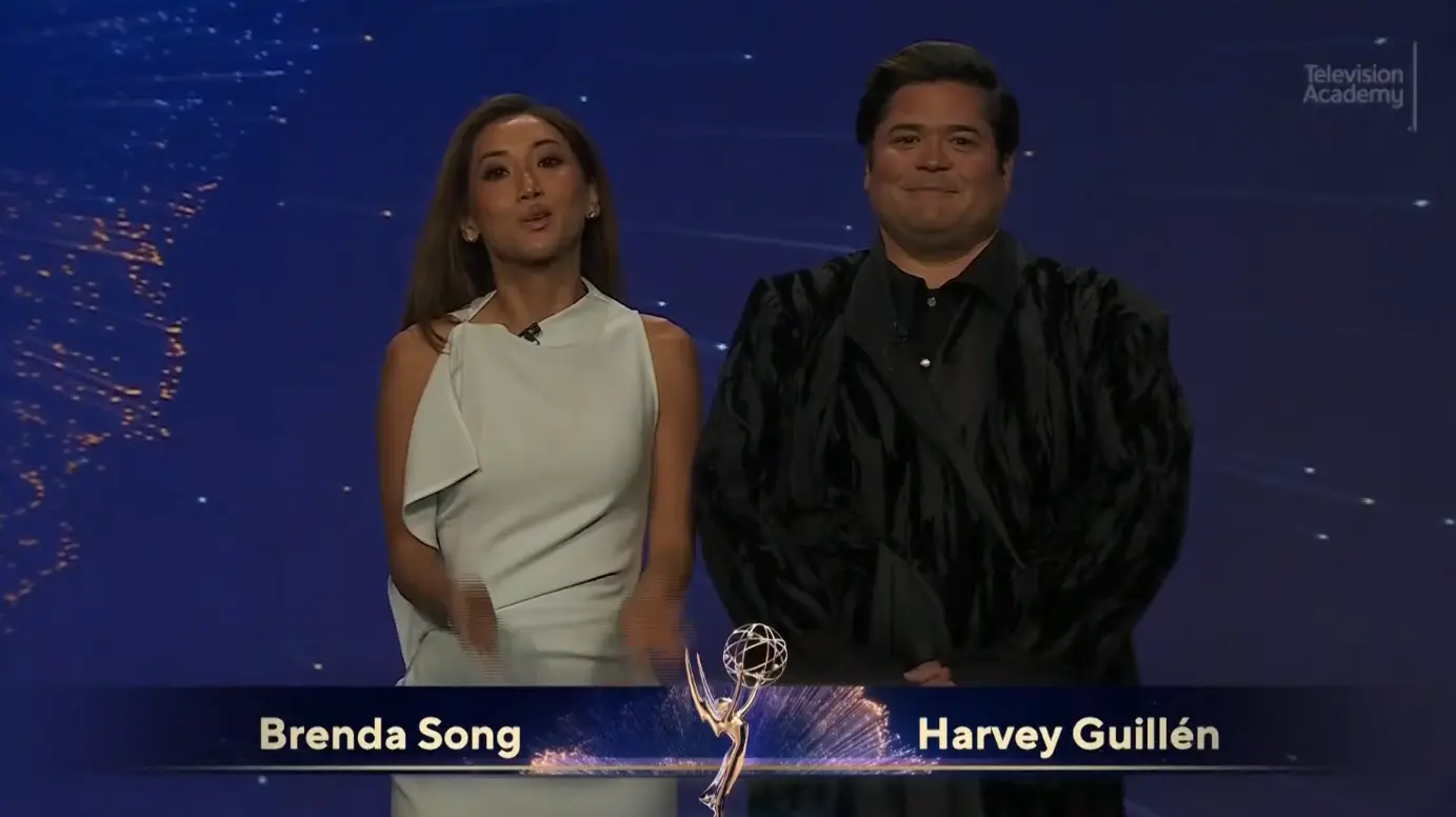 Dẫn chương trình Brenda Song và Harvey Guillén tại Emmy Nominations 2025