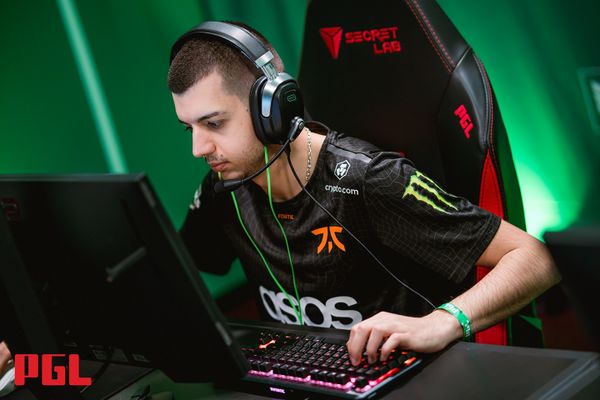poizon with fnatic at RMR to PGL Major Antwerp