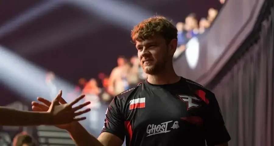 It's official: NEO has passed the test period in FaZe Clan and will now be a full-fledged coach of the team