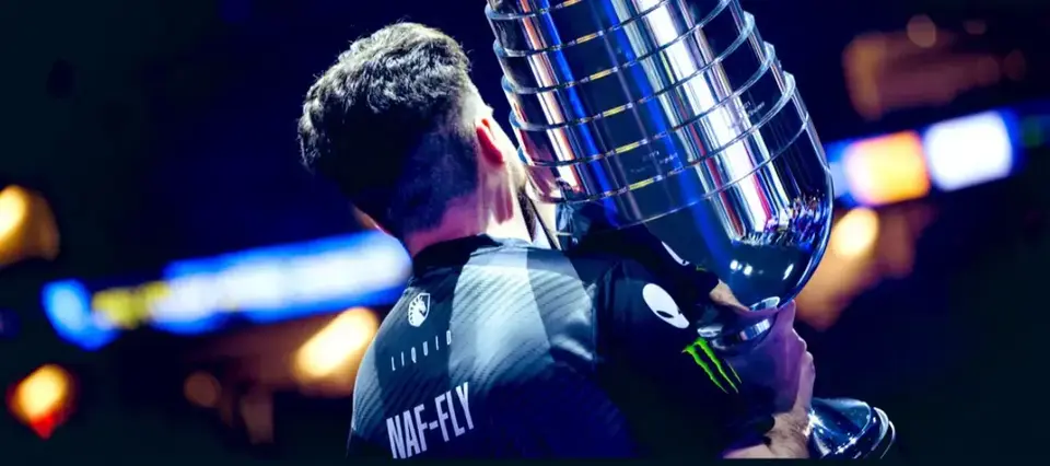 The veteran remains: the NAF has extended his contract with Liquid