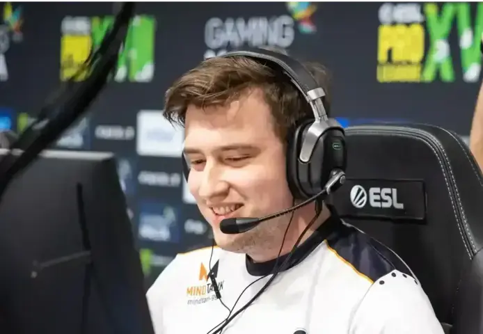 volt on working with Snax in GamerLegion: Challenges and Learning from a Legend