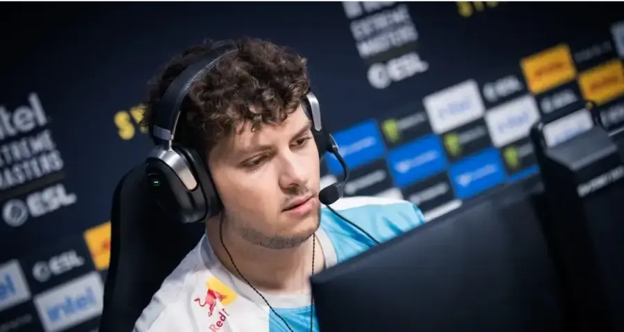 Previsão e análise do jogo entre Cloud9 e ENCE na fase de grupos da BLAST Premier: World Final 2023