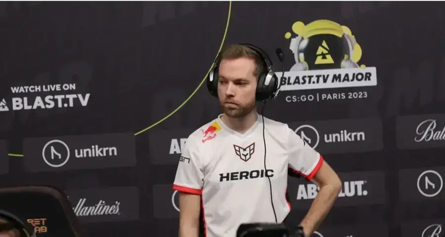 Xizt Announces Search for a New Team