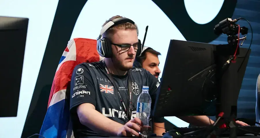 smooya is outraged by the participation of Fnatic and B8 Esports in the British qualifiers for BLAST tournaments
