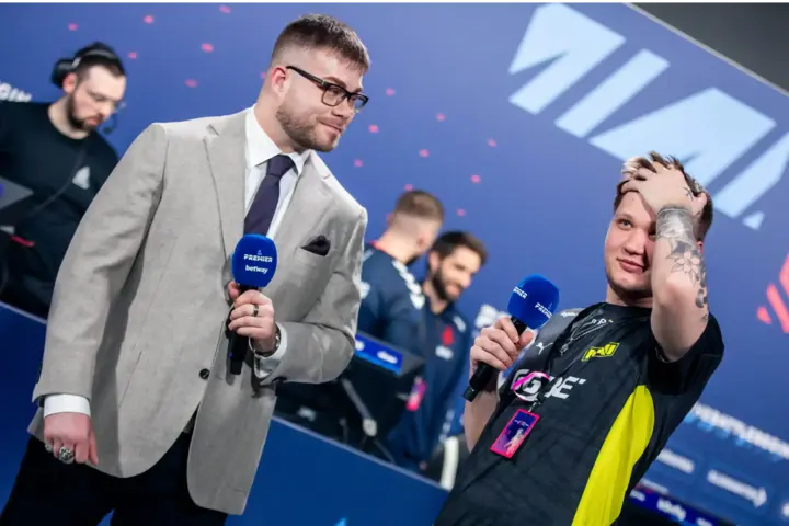 "Mam nadzieję, że po majorze, ponieważ oznacza to, że jestem szóstym graczem Navi na tym majorze" - s1mple o swoim powrocie na profesjonalną scenę Counter-Strike'a.