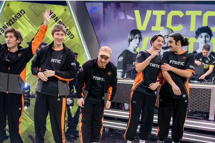 Les problèmes techniques n'ont pas empêché Fnatic de remporter la victoire contre Team Vitality