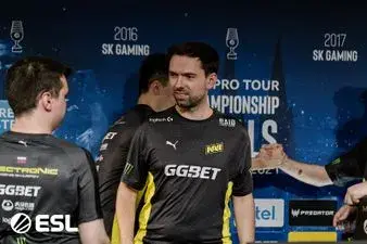 B1ad3 considers the comparison between s1mple and w0nderful absurd