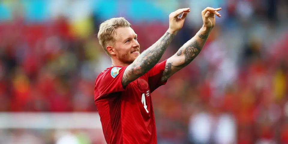 O jogador de futebol Simon Kjaer conquista CS2 com uma nova equipe dinamarquesa