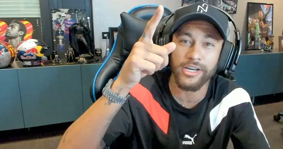 Neymar pede ajuda à comunidade do CS2 depois de errar um chute