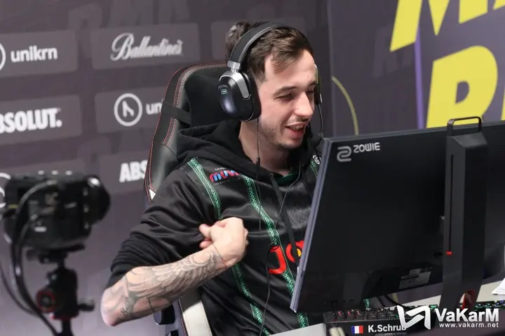 kennyS reacted sharply to the ban of Wonderful_Y