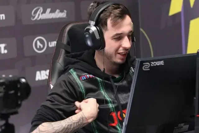 KennyS s'est associé à NextGenZ pour sortir une peau dans l'atelier.