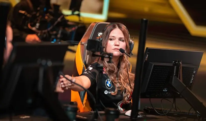 G2 Esports signed a female CS:GO roster with juliano and zAAz