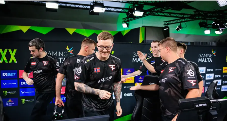 Прогноз та аналітика матчу між FaZe Clan та Complexity Gaming у плей-оф ESL Pro League Season 20