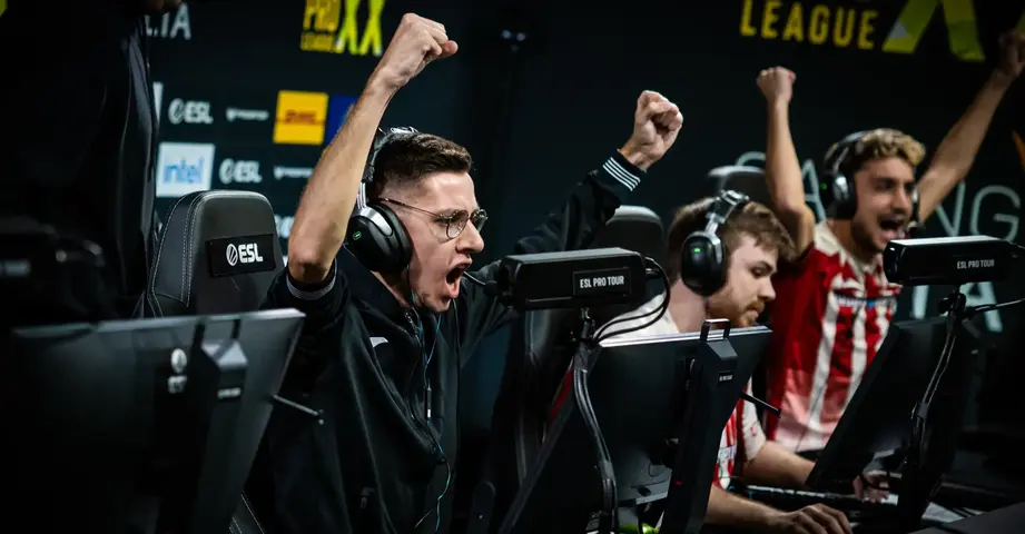 HEROIC wirft Virtus.pro dank des phänomenalen Spiels von sjuush aus der ESL Pro League