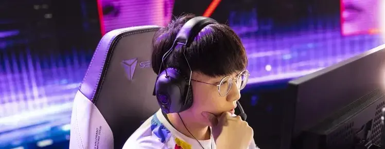 BuZz from DRX denies rumors of joining T1