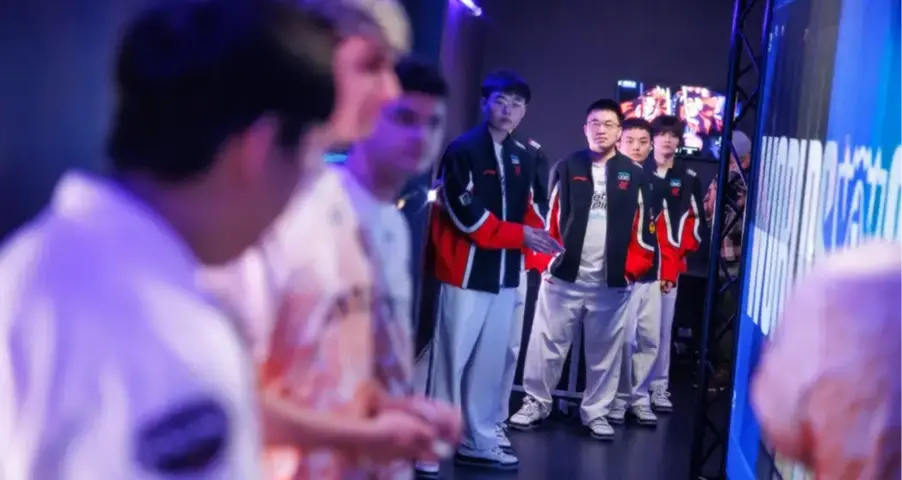 Victoire de Weibo Gaming sur Fnatic aux Worlds 2024