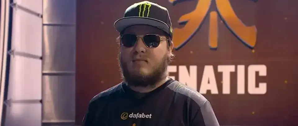 flusha - a player with a VAC ban who won 3 majors. What else is Senor VAC remembered for?