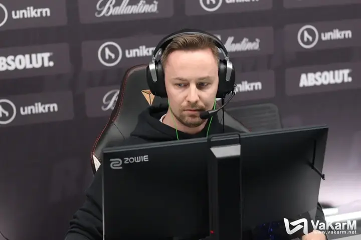 "When watching demos or during games, I get the feeling that not all players on our team follow our philosophy and principles" - cadiaN about Team Heroic's uniforms