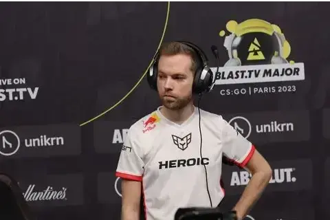 Xizt: "Is there actually anyone really enjoying playing Counter-Strike 2?"